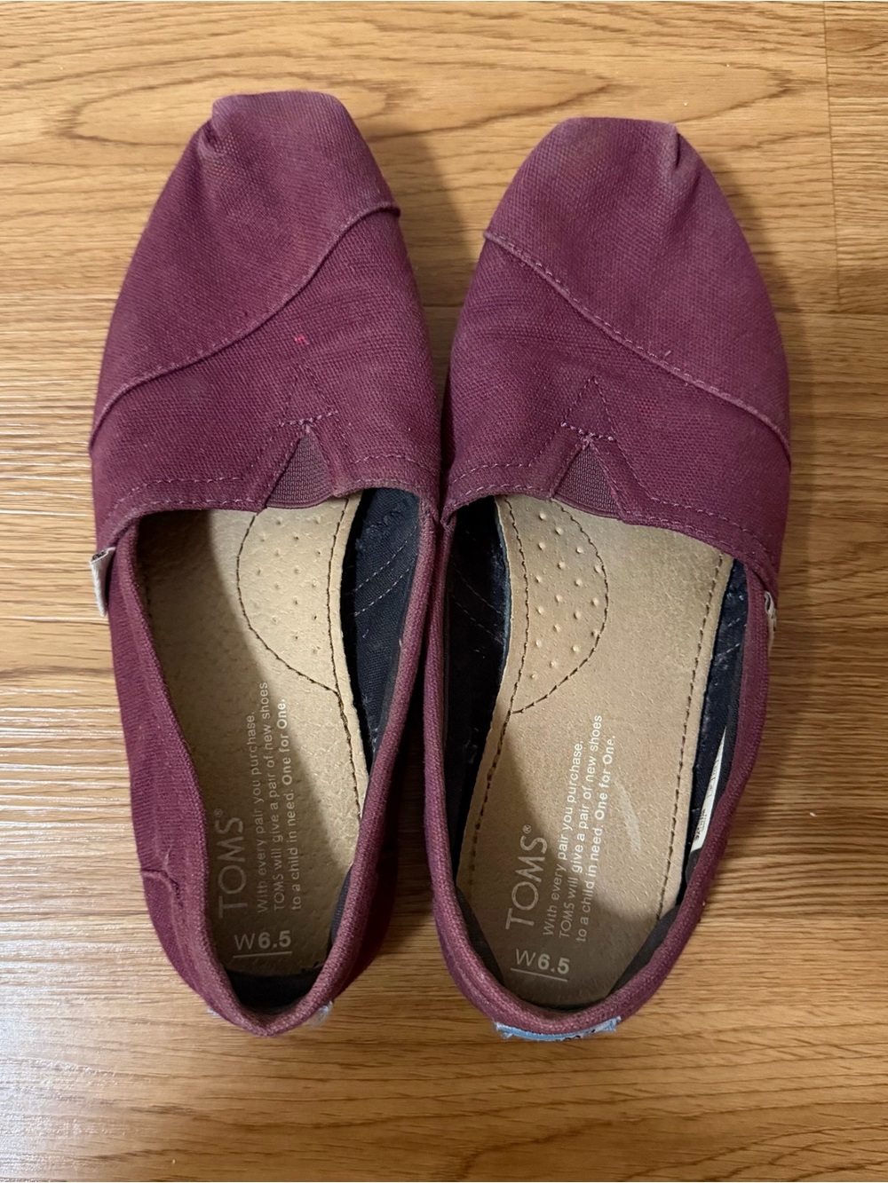 Toms Burgundy